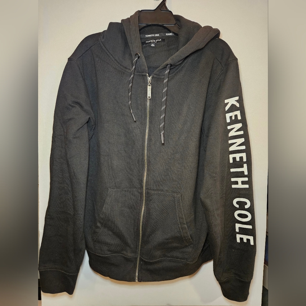 Kenneth Cole Black Lightweight Jacket with Modern Design